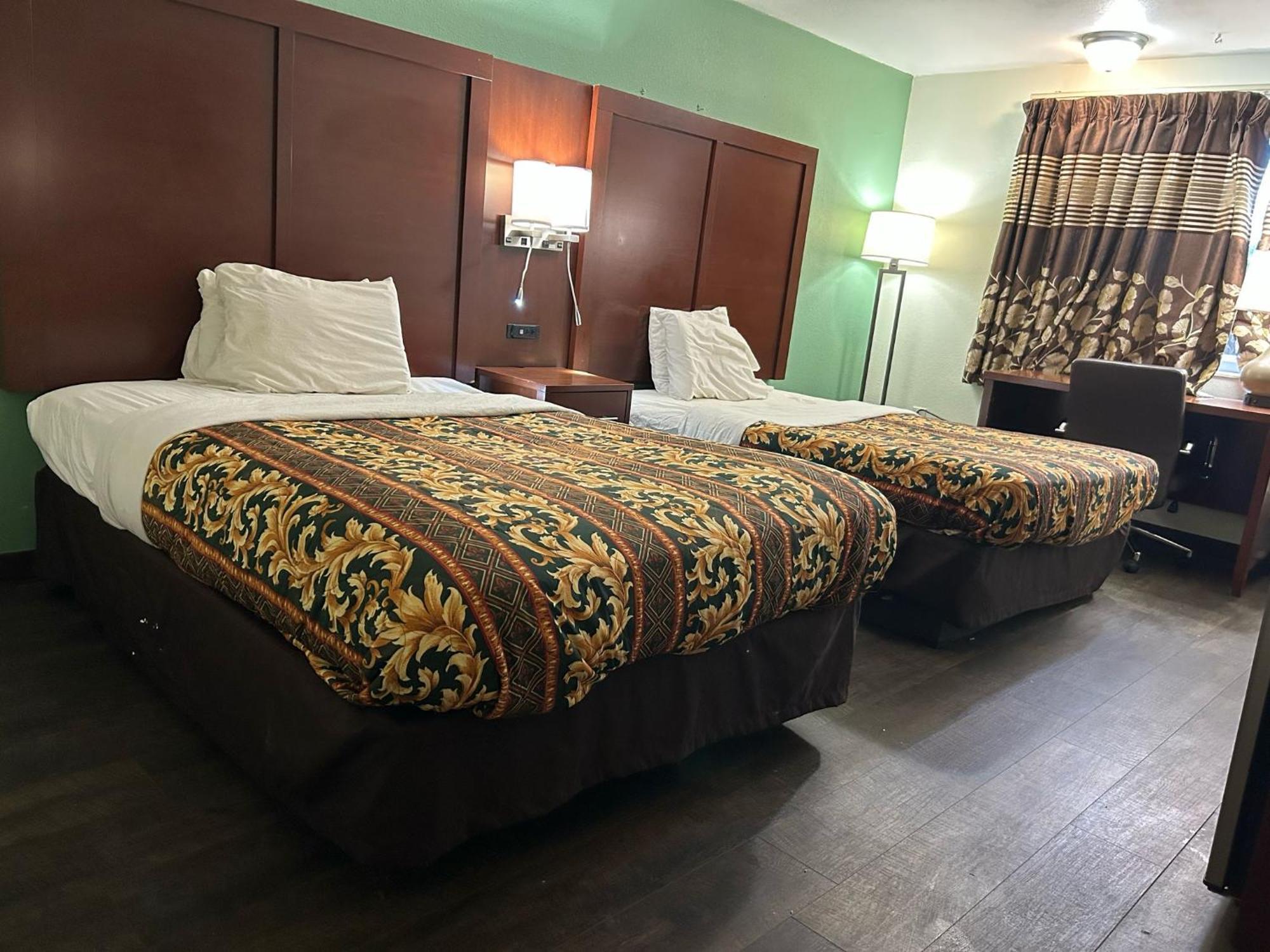 Hillcrest Motel By Oyo Aurora Near Lawrenceburg Extérieur photo