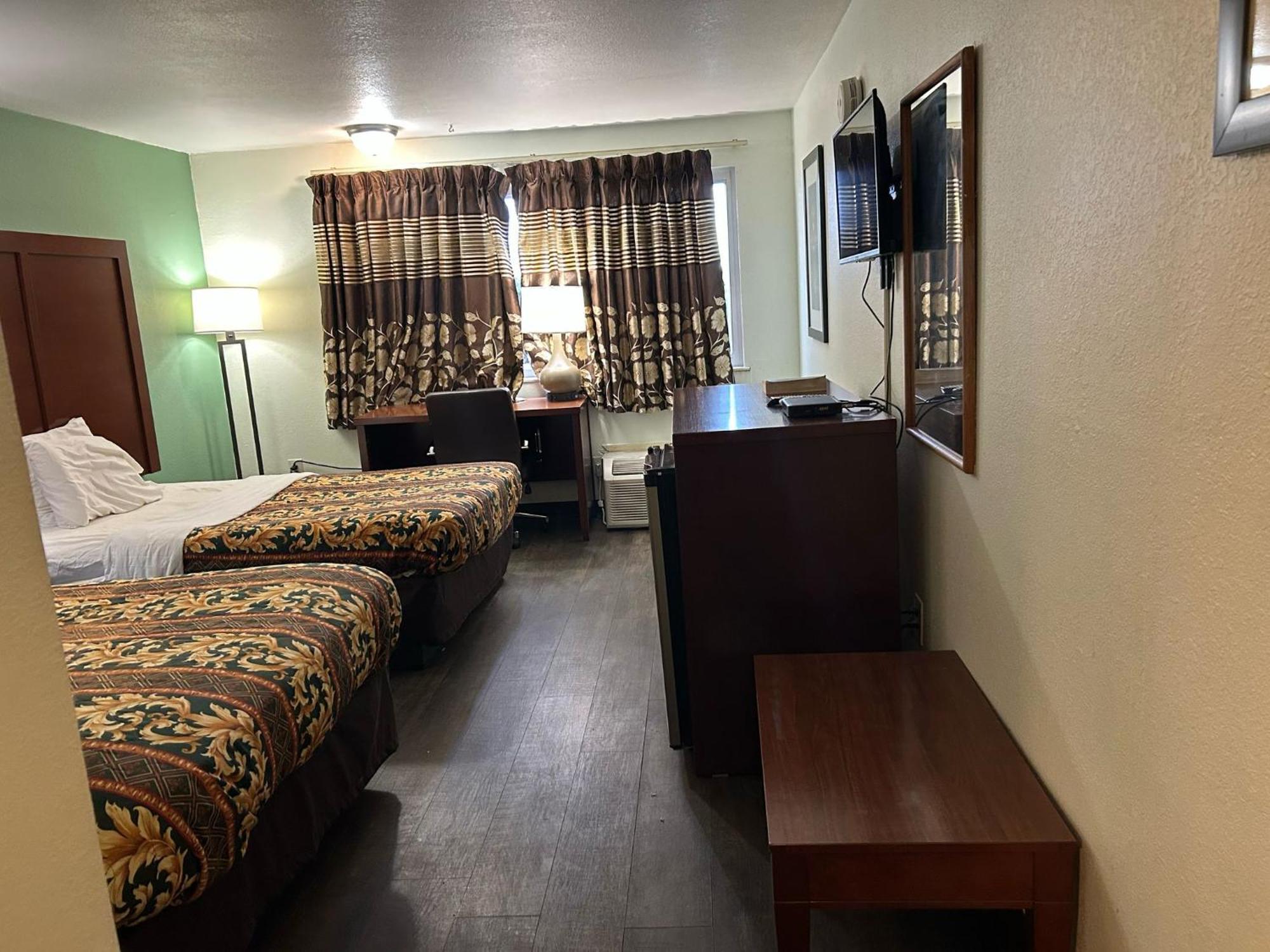 Hillcrest Motel By Oyo Aurora Near Lawrenceburg Extérieur photo