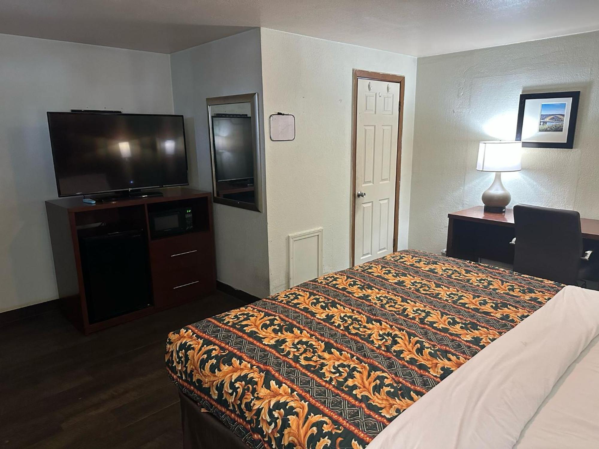 Hillcrest Motel By Oyo Aurora Near Lawrenceburg Extérieur photo