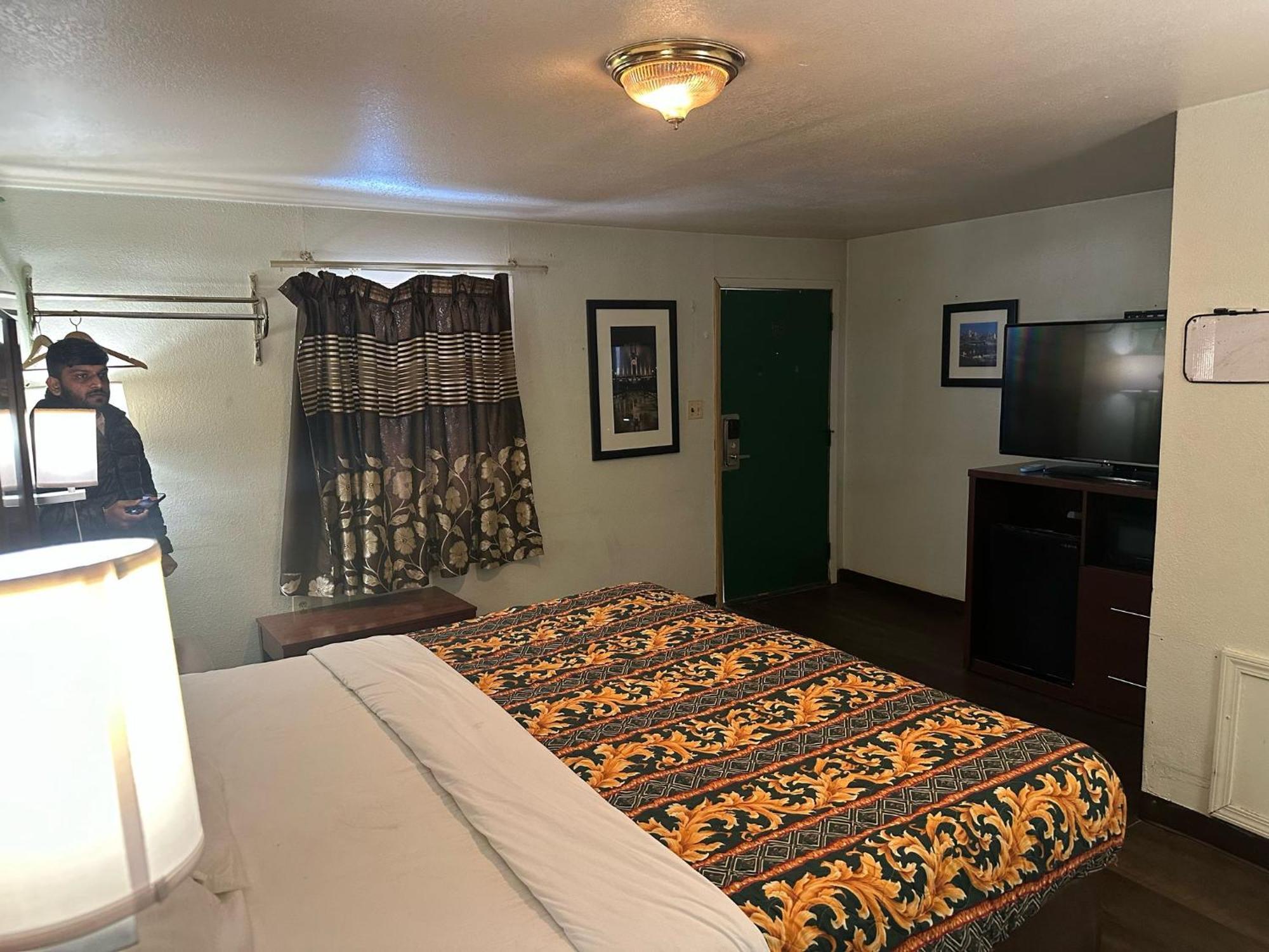 Hillcrest Motel By Oyo Aurora Near Lawrenceburg Extérieur photo