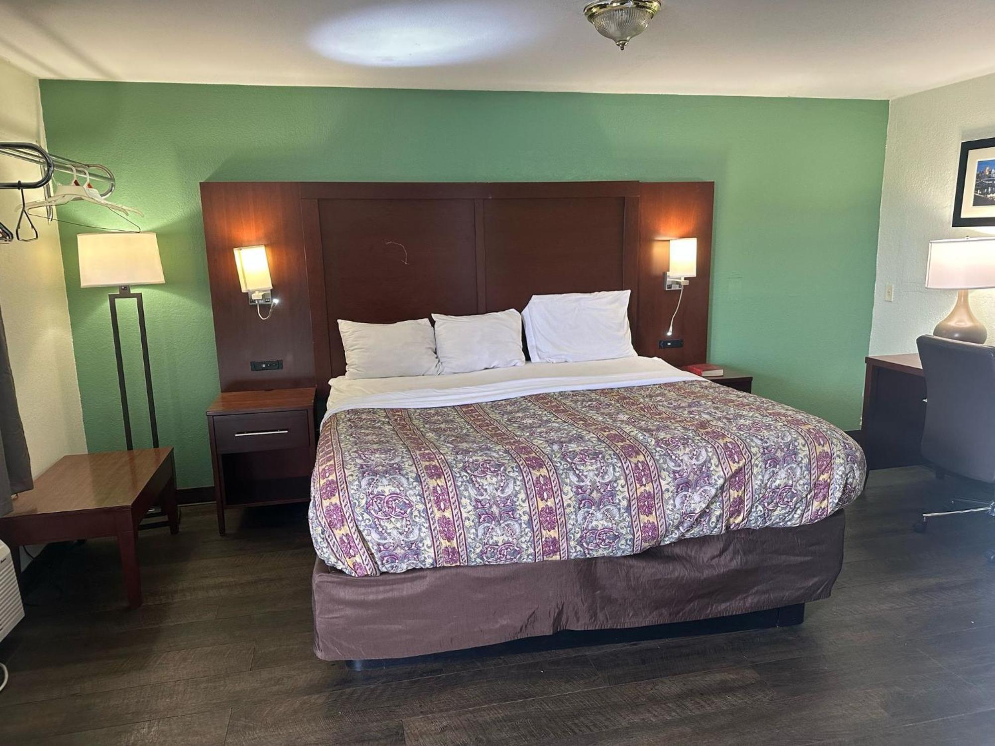 Hillcrest Motel By Oyo Aurora Near Lawrenceburg Extérieur photo