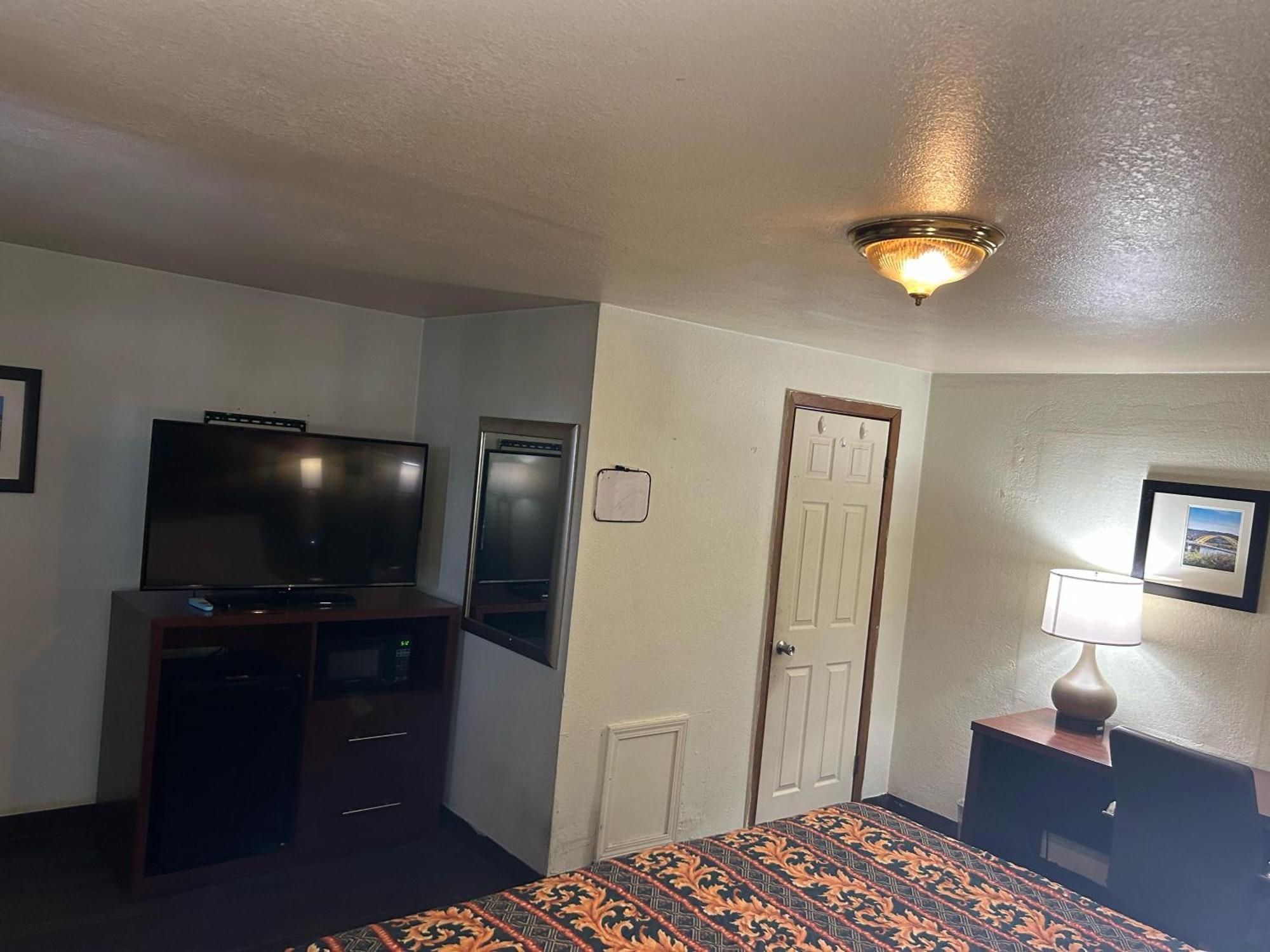 Hillcrest Motel By Oyo Aurora Near Lawrenceburg Extérieur photo