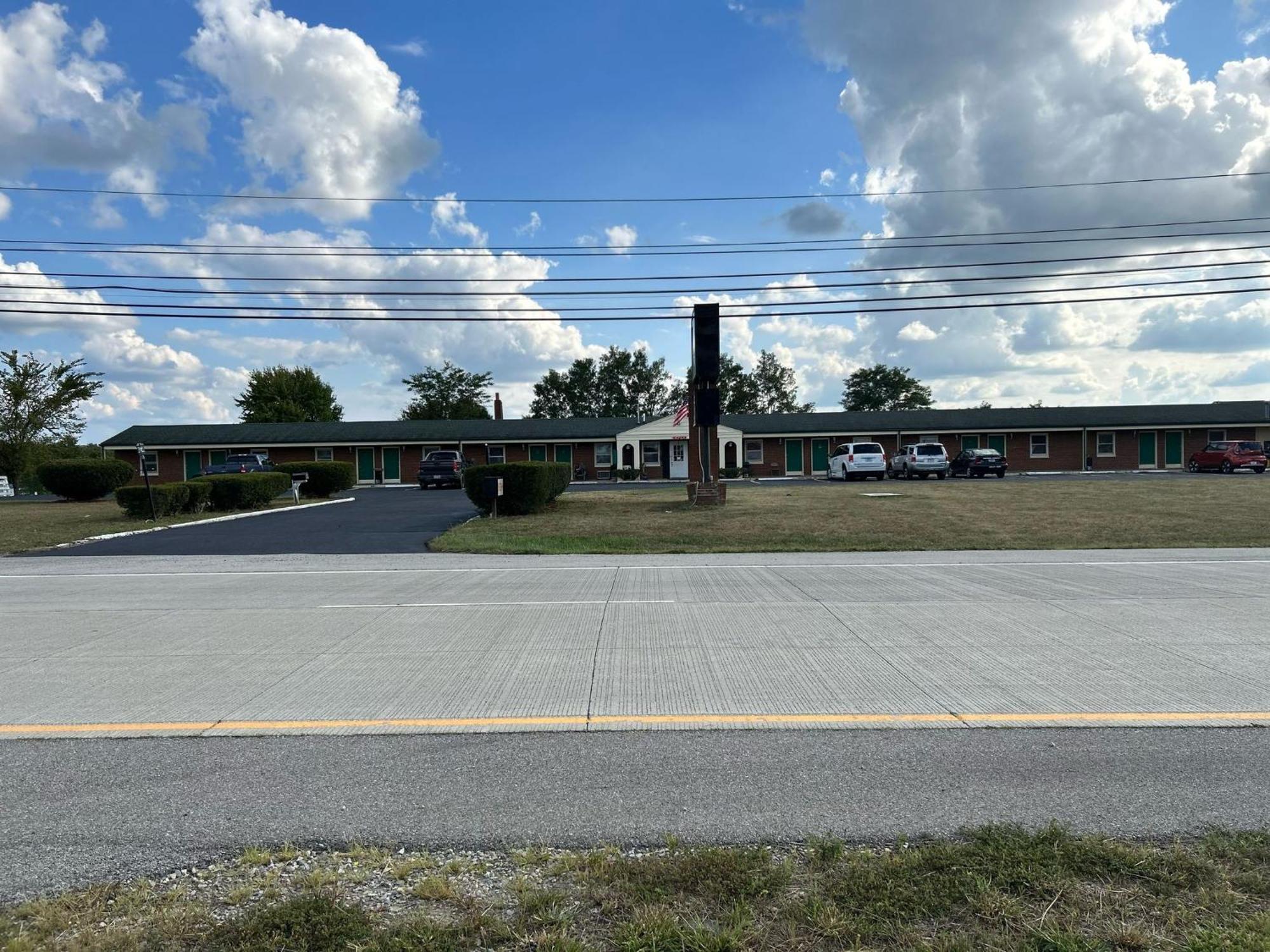 Hillcrest Motel By Oyo Aurora Near Lawrenceburg Extérieur photo