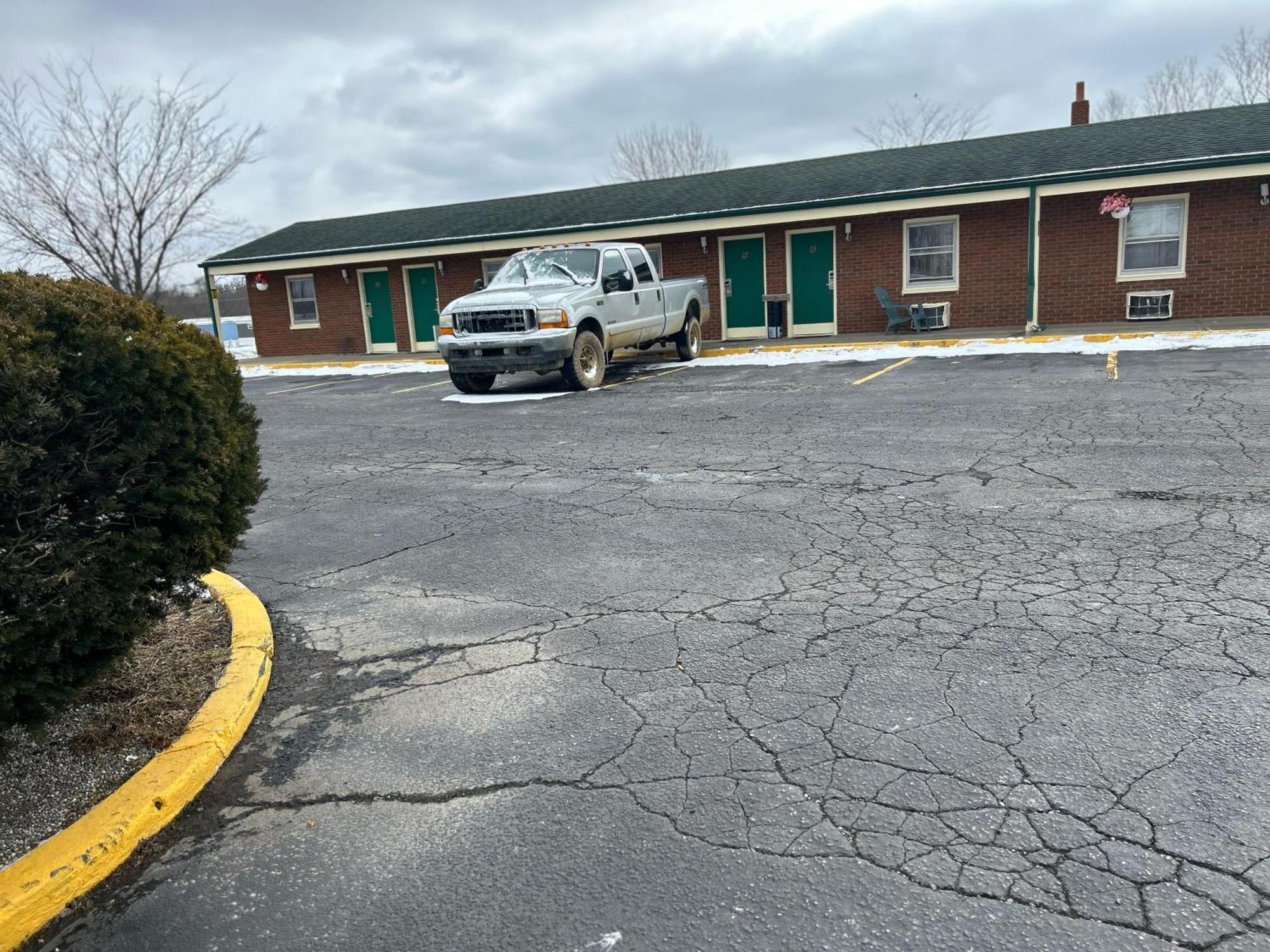 Hillcrest Motel By Oyo Aurora Near Lawrenceburg Extérieur photo